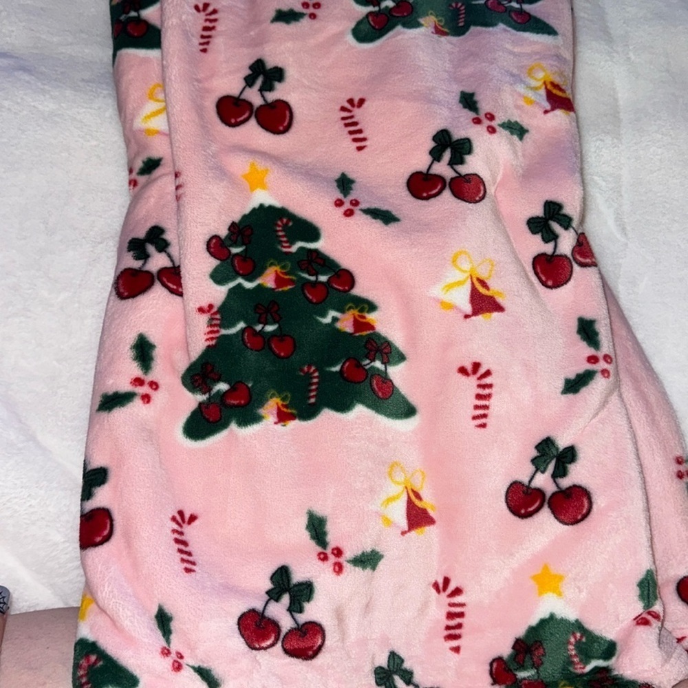 Rachel Roy Cherry Christmas Tree Pink Throw 🍒 🎄🎄🍒